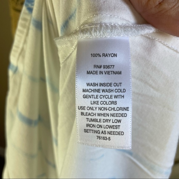 a.n.a Women's  Watercolor Blouse Plus Size 1X Top V Neck Long Sleeve Button Up - Picture 10 of 10